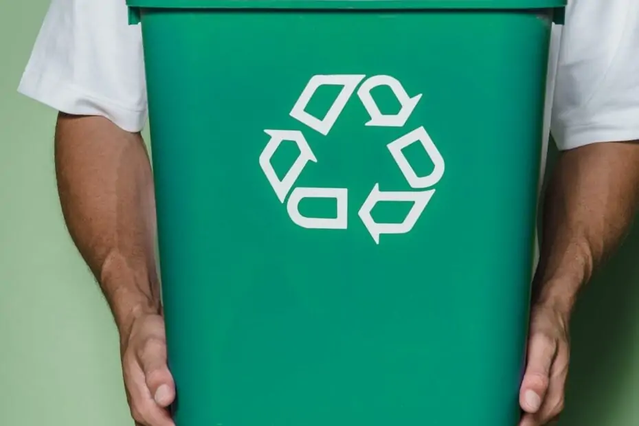 a recycle bin to depict sustainability in facilities management